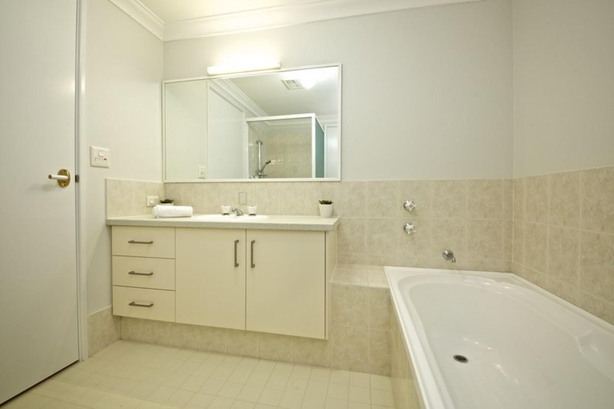 Fully renovated 2 bedroom, 1 bathroom villa., Woodvale WA retirement