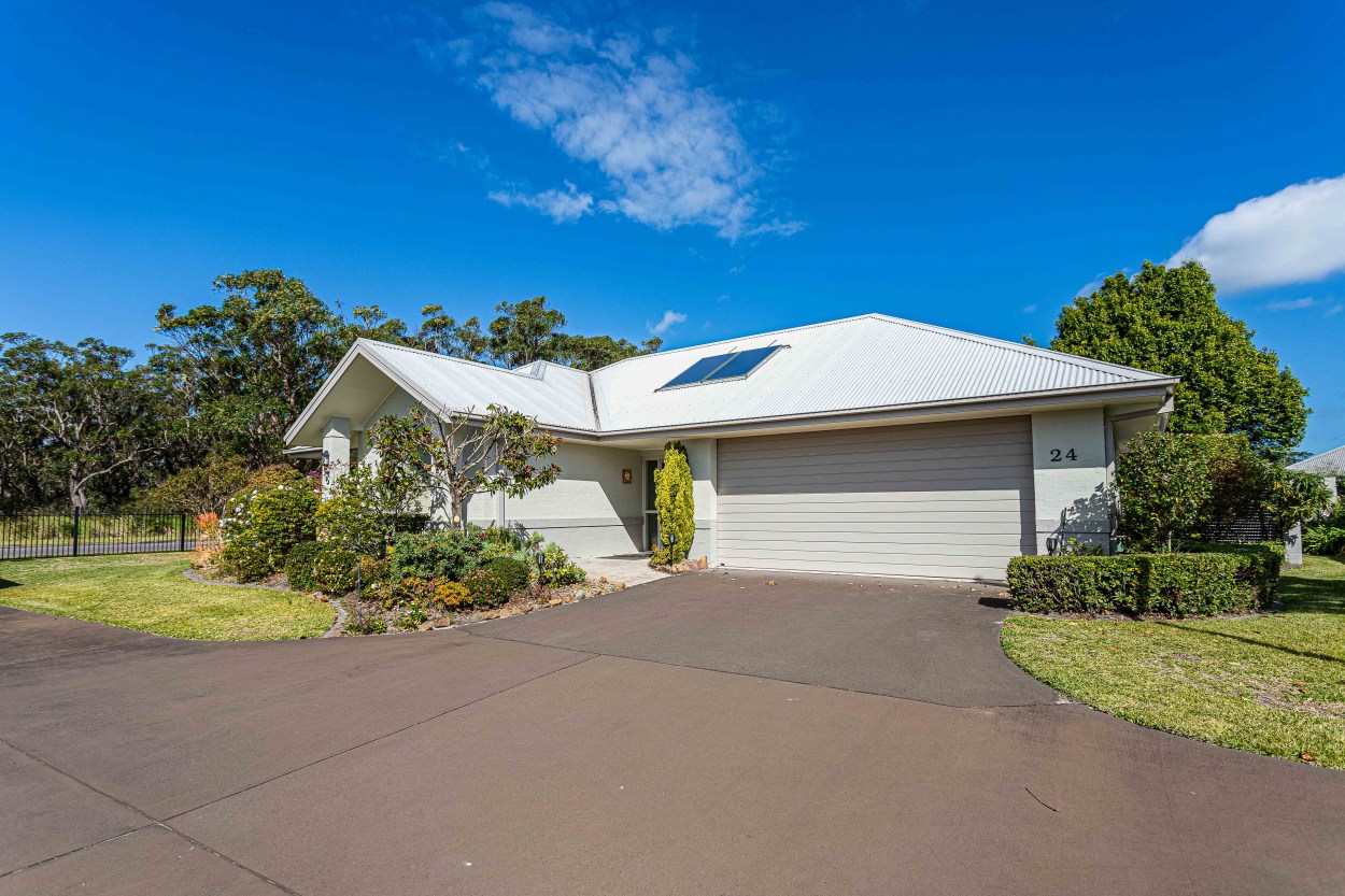 Cezanne C by Palm Lake Resort Tea Gardens, Tea Gardens NSW