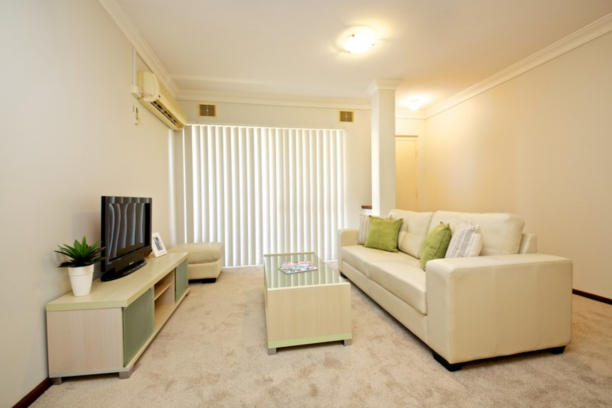 Fully renovated 2 bedroom, 1 bathroom villa., Woodvale WA retirement